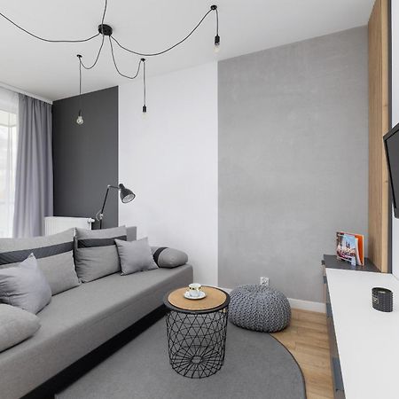 קרקוב Elegant Apartment In Cracow With Balcony, Parking And Desk By Noclegi Renters מראה חיצוני תמונה