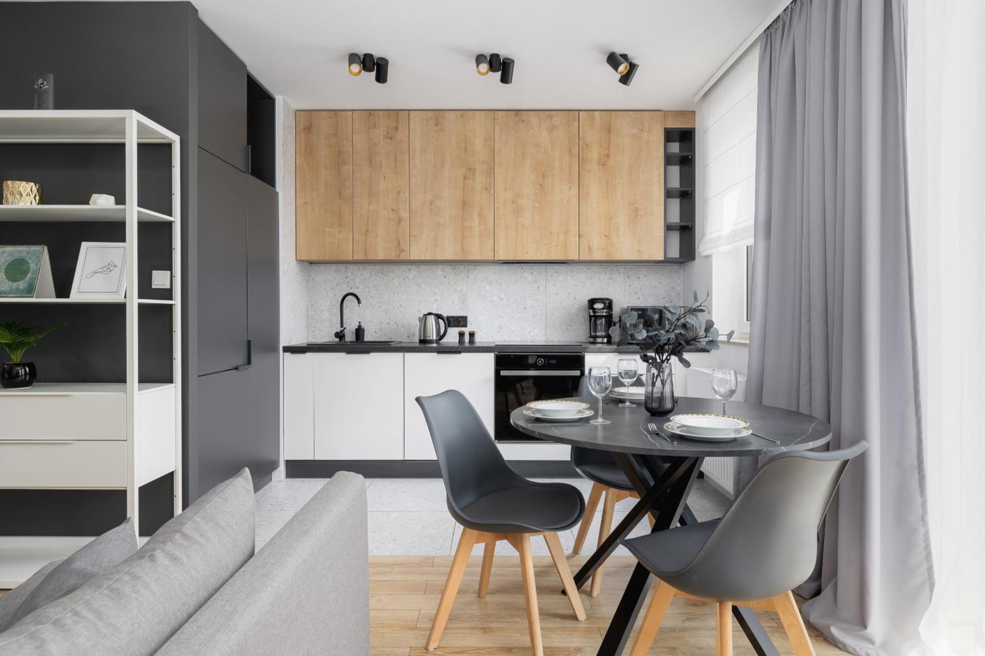 קרקוב Elegant Apartment In Cracow With Balcony, Parking And Desk By Noclegi Renters מראה חיצוני תמונה