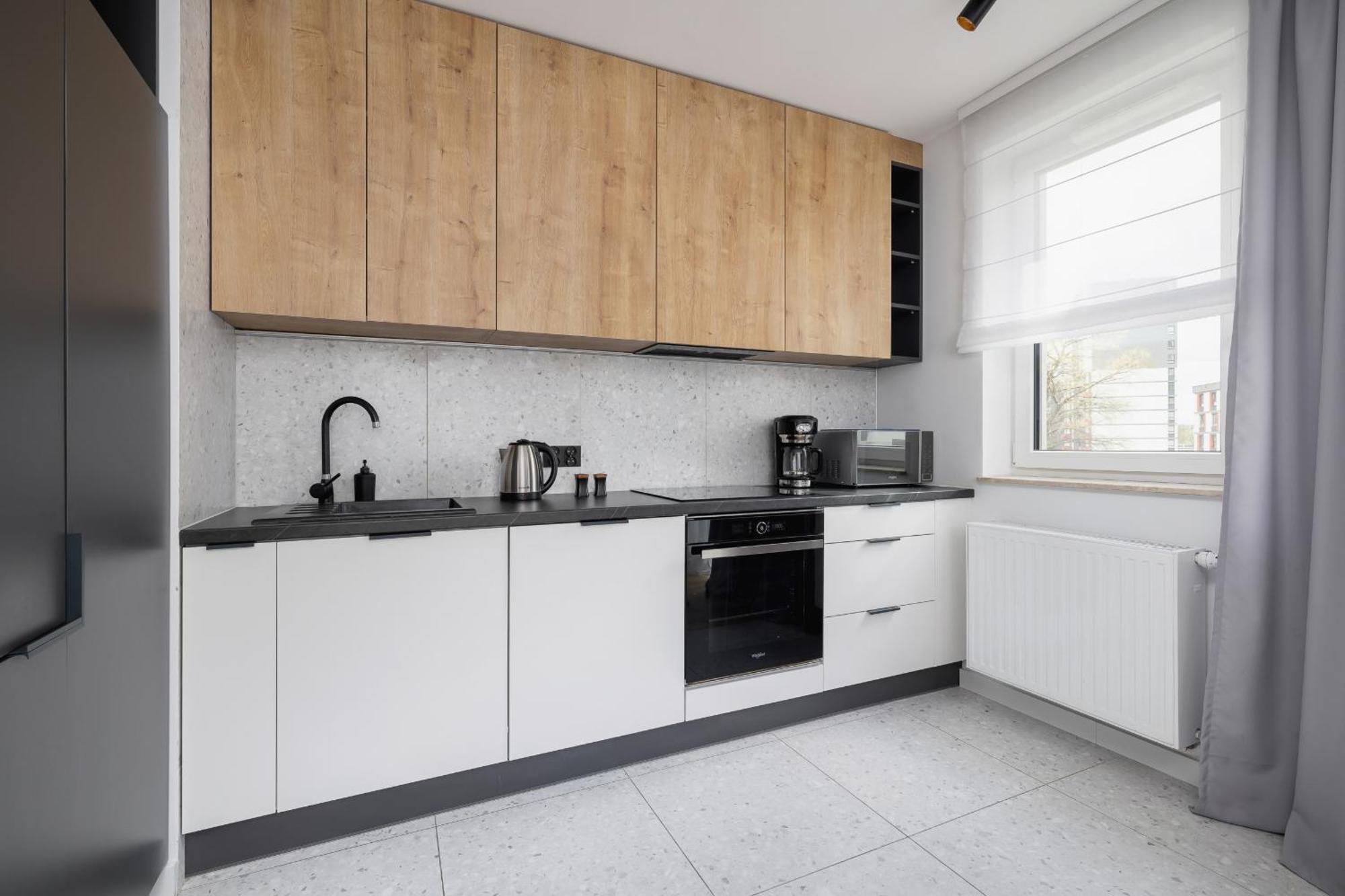 קרקוב Elegant Apartment In Cracow With Balcony, Parking And Desk By Noclegi Renters מראה חיצוני תמונה